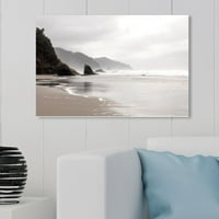 Студиото Винвуд Студио Природа и пејзаж wallиден печати „Фогги плажа поглед“ крајбрежни пејзажи - кафеава, сива боја
